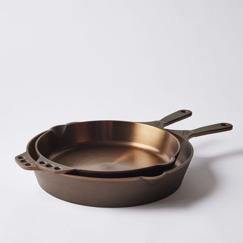 Cast-iron cookware logo