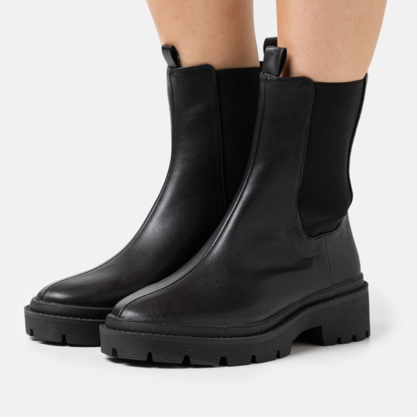 Chelsea boot logo