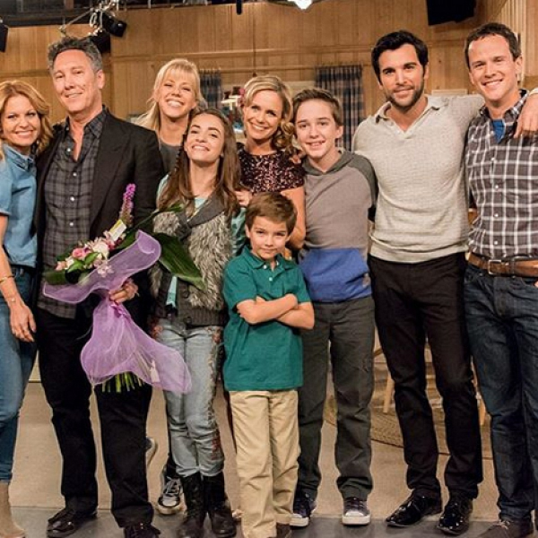 Fuller House (TV series) logo