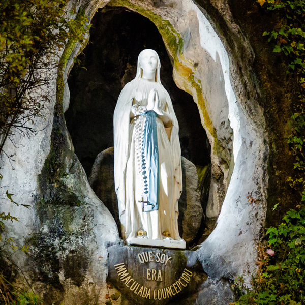 Lourdes logo