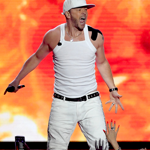 Donnie Wahlberg logo