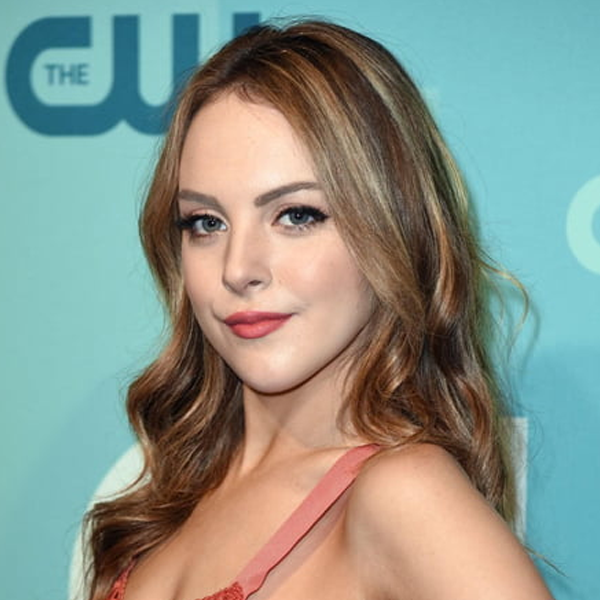 Elizabeth Gillies logo