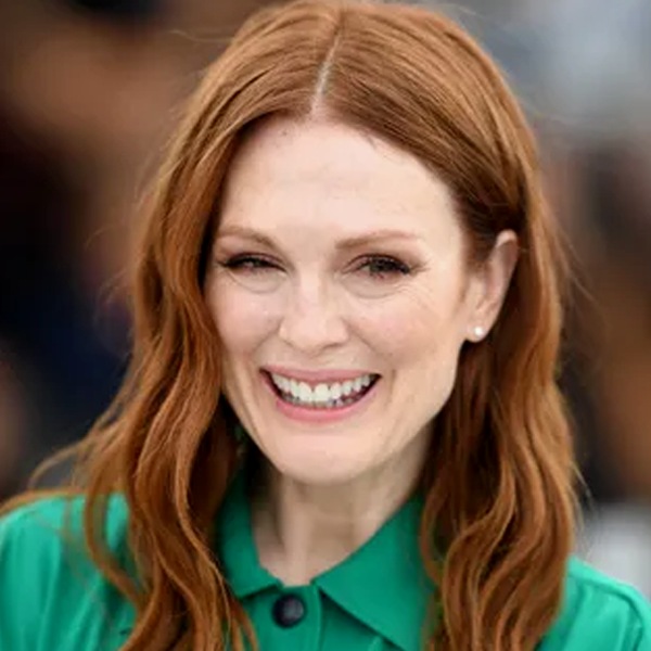 Julianne Moore logo