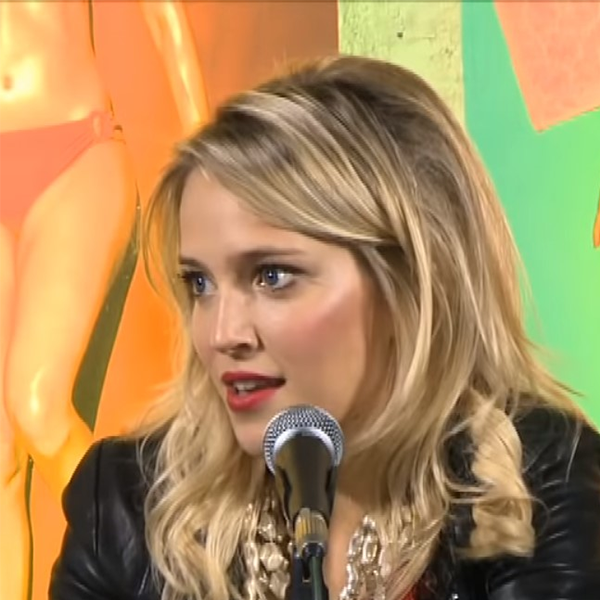 Luisana Lopilato logo