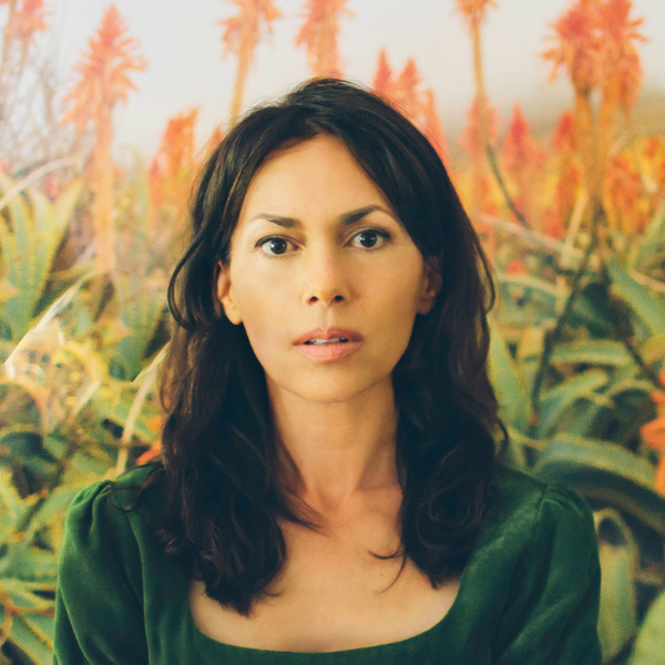 Susanna Hoffs logo