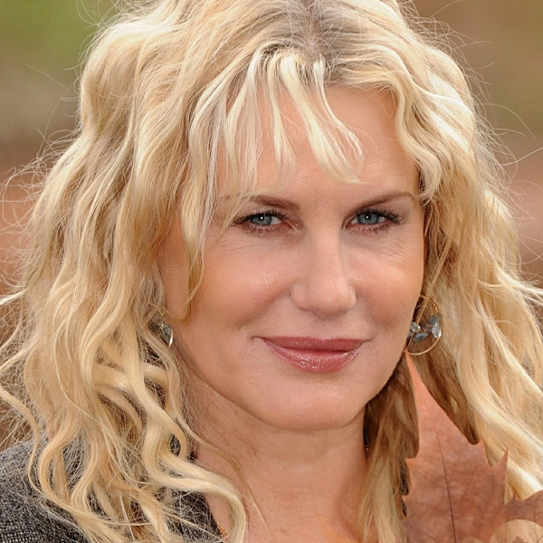 Daryl Hannah logo