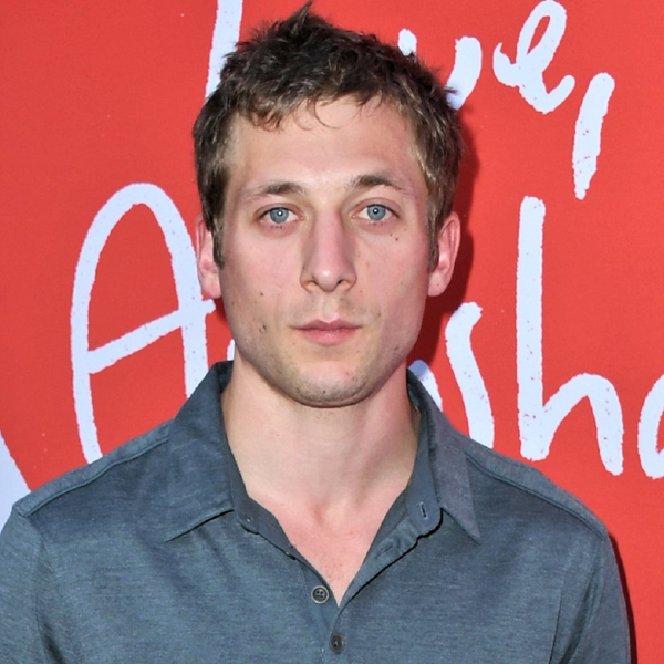 Jeremy Allen White logo