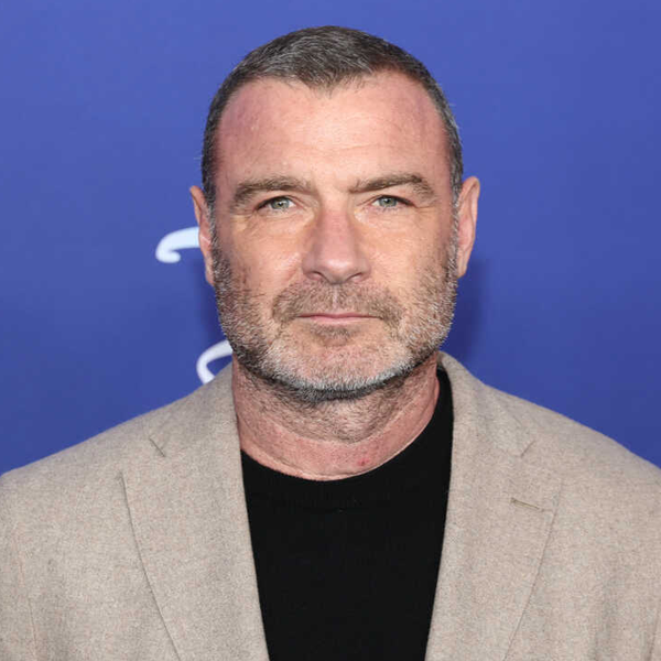 Liev Schreiber logo