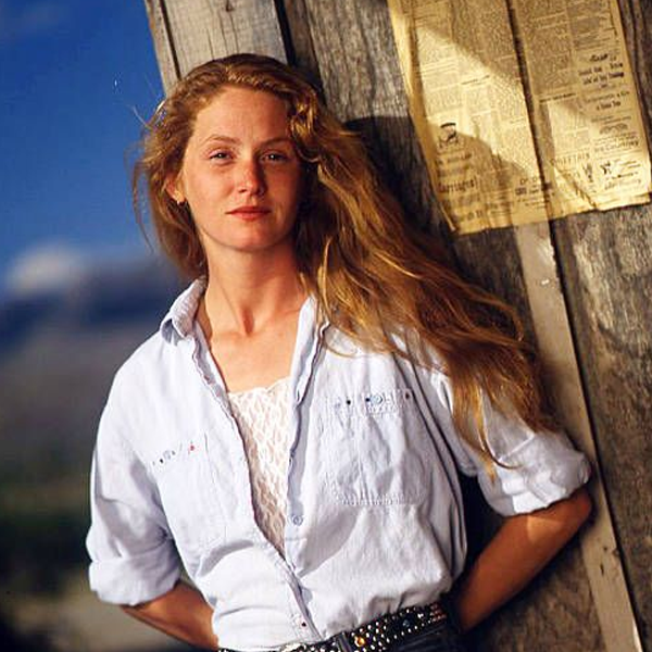 Melissa Leo logo