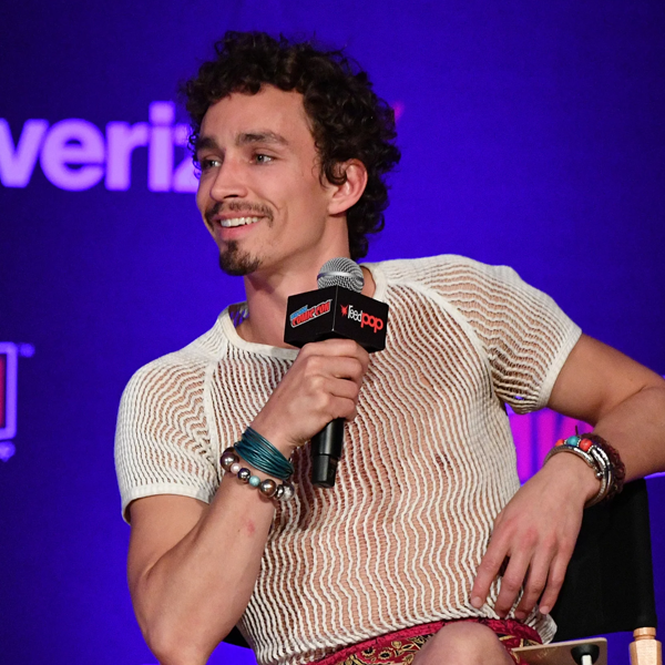 Robert Sheehan logo