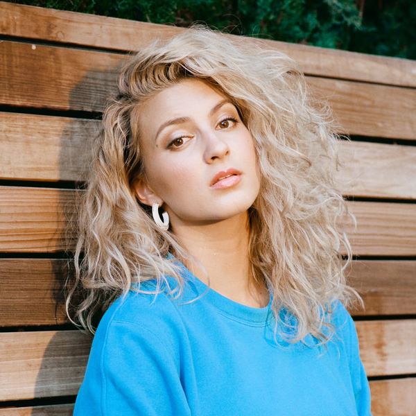 Tori Kelly logo