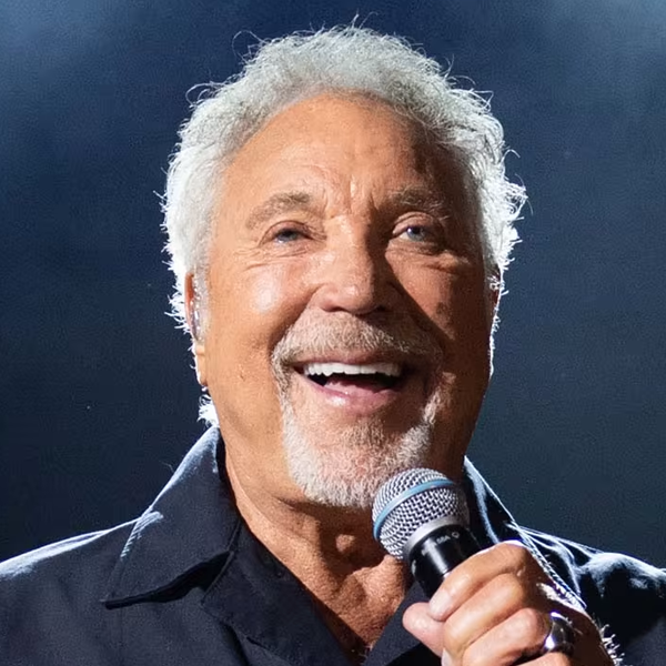 Tom Jones (singer)
