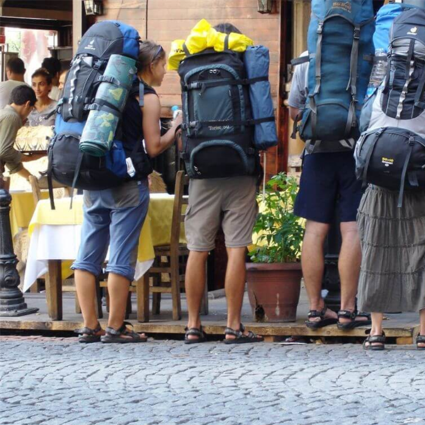 Backpackers logo