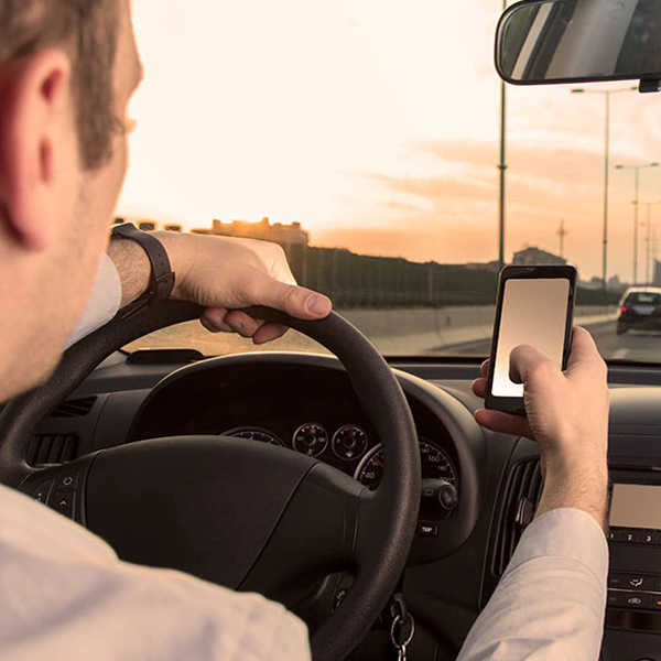 Distracted driving logo