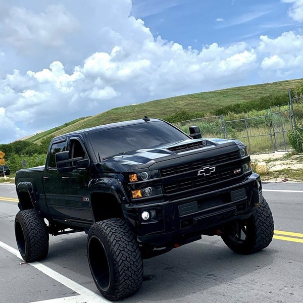Lifted Trucks logo