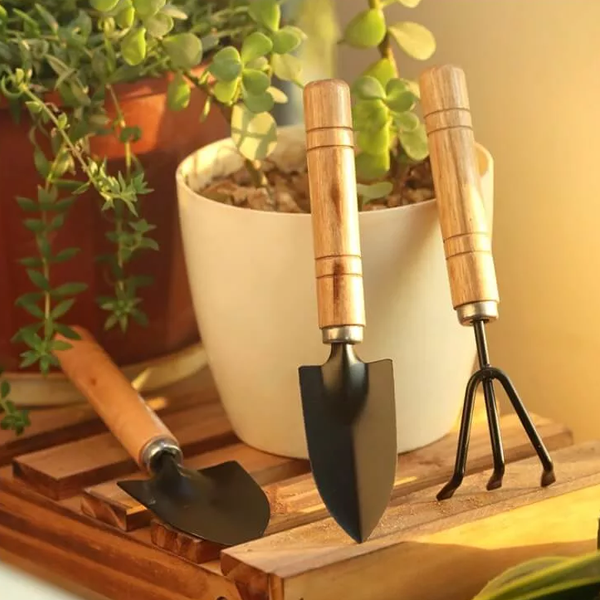 Garden tool logo