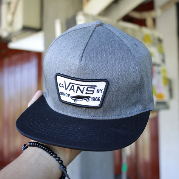 Snapback (hat) logo