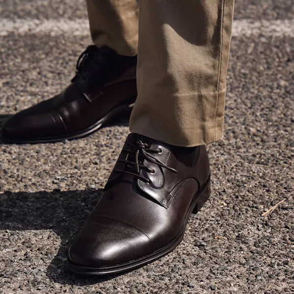 Derby shoe logo