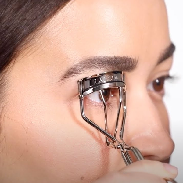 Eyelash curler