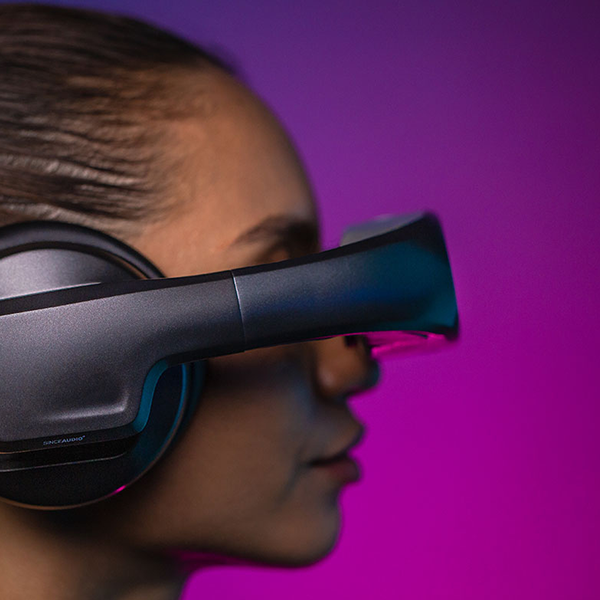Head-mounted display logo