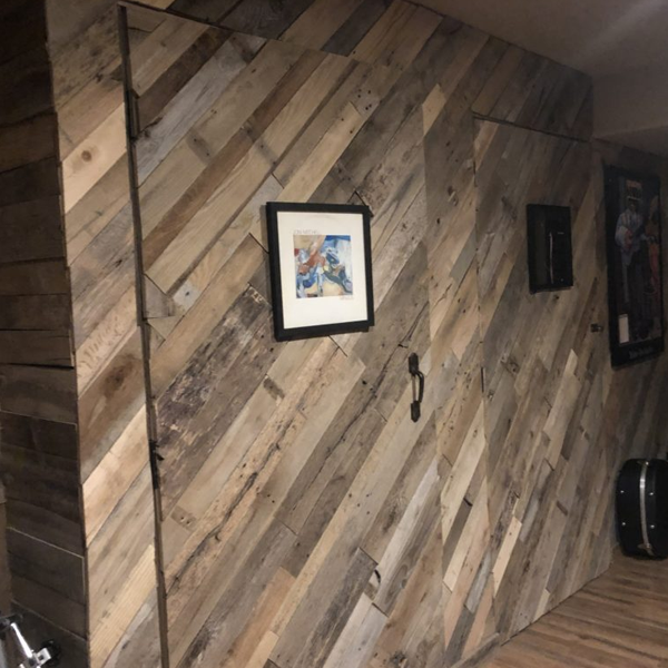 Reclaimed lumber logo