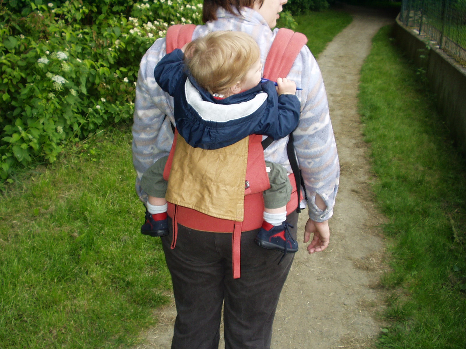 Baby sling logo
