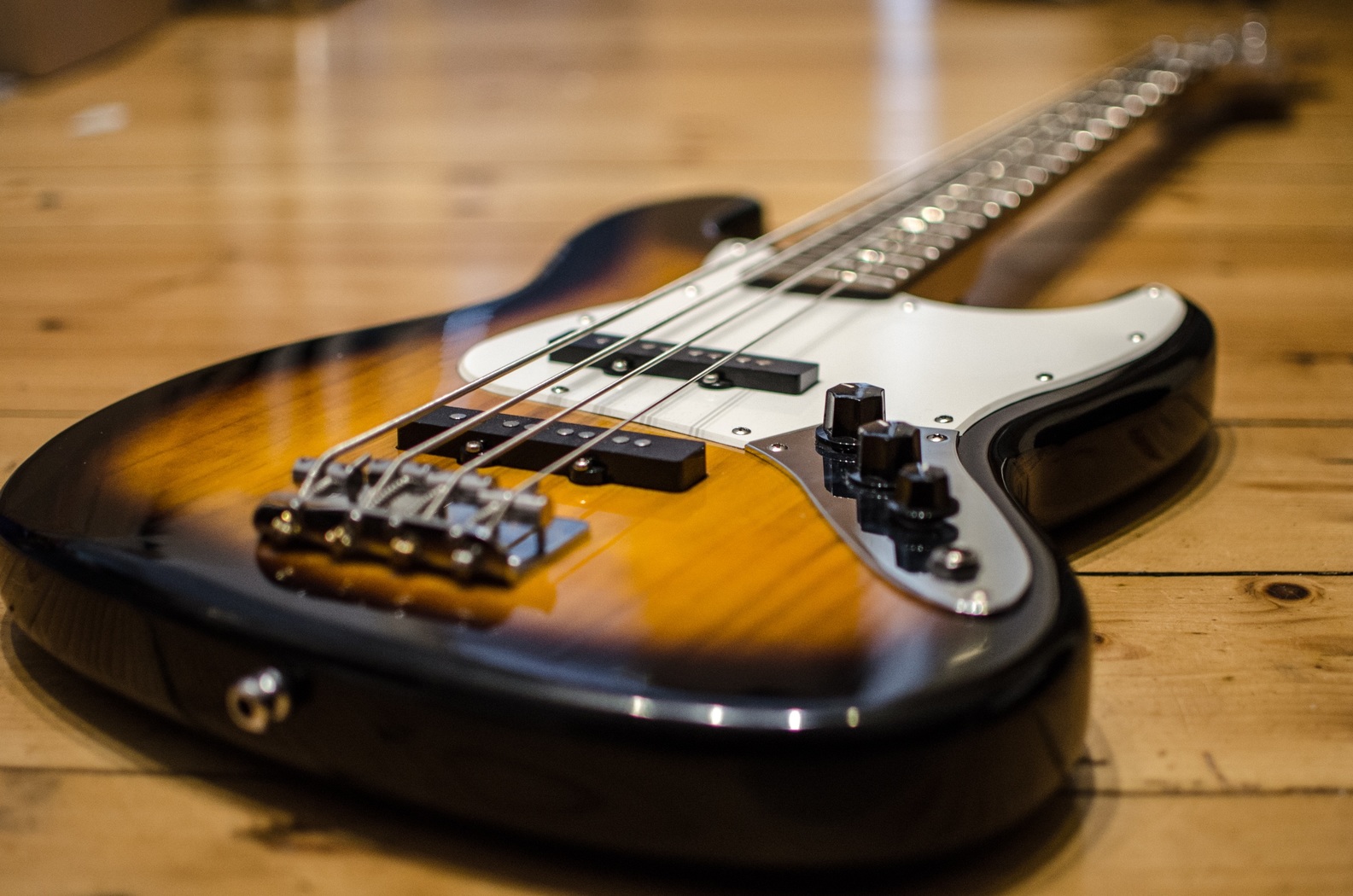 Bass guitar