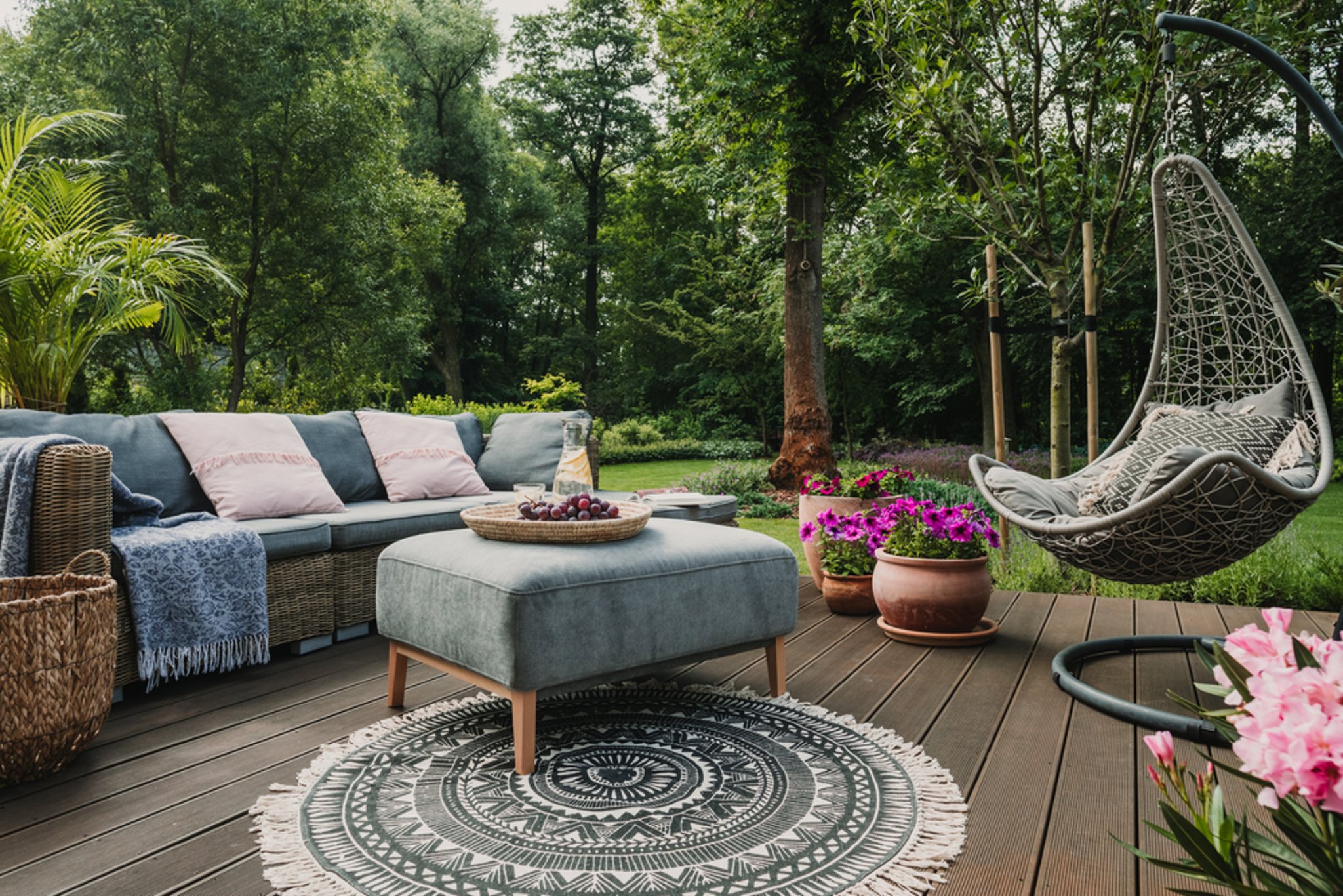 Garden furniture logo