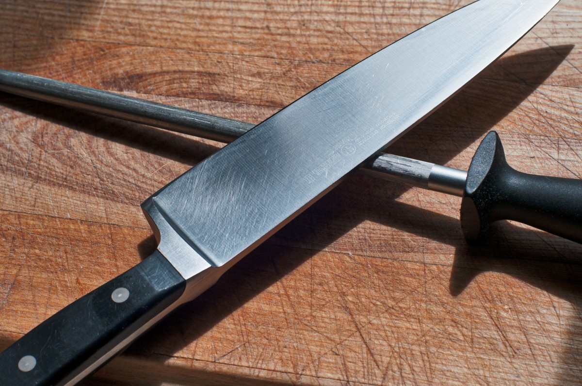 Kitchen knife logo