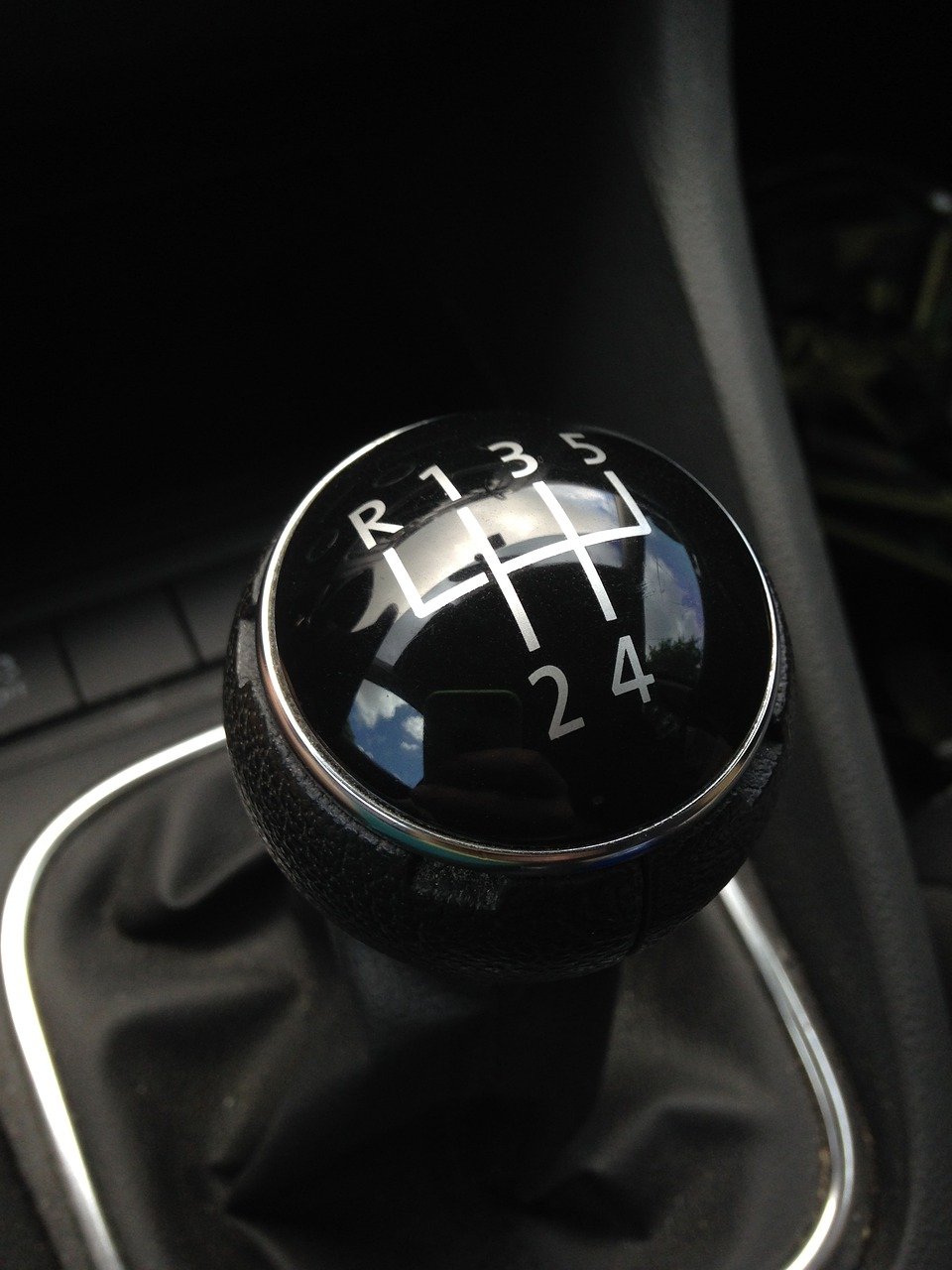 Manual transmission logo