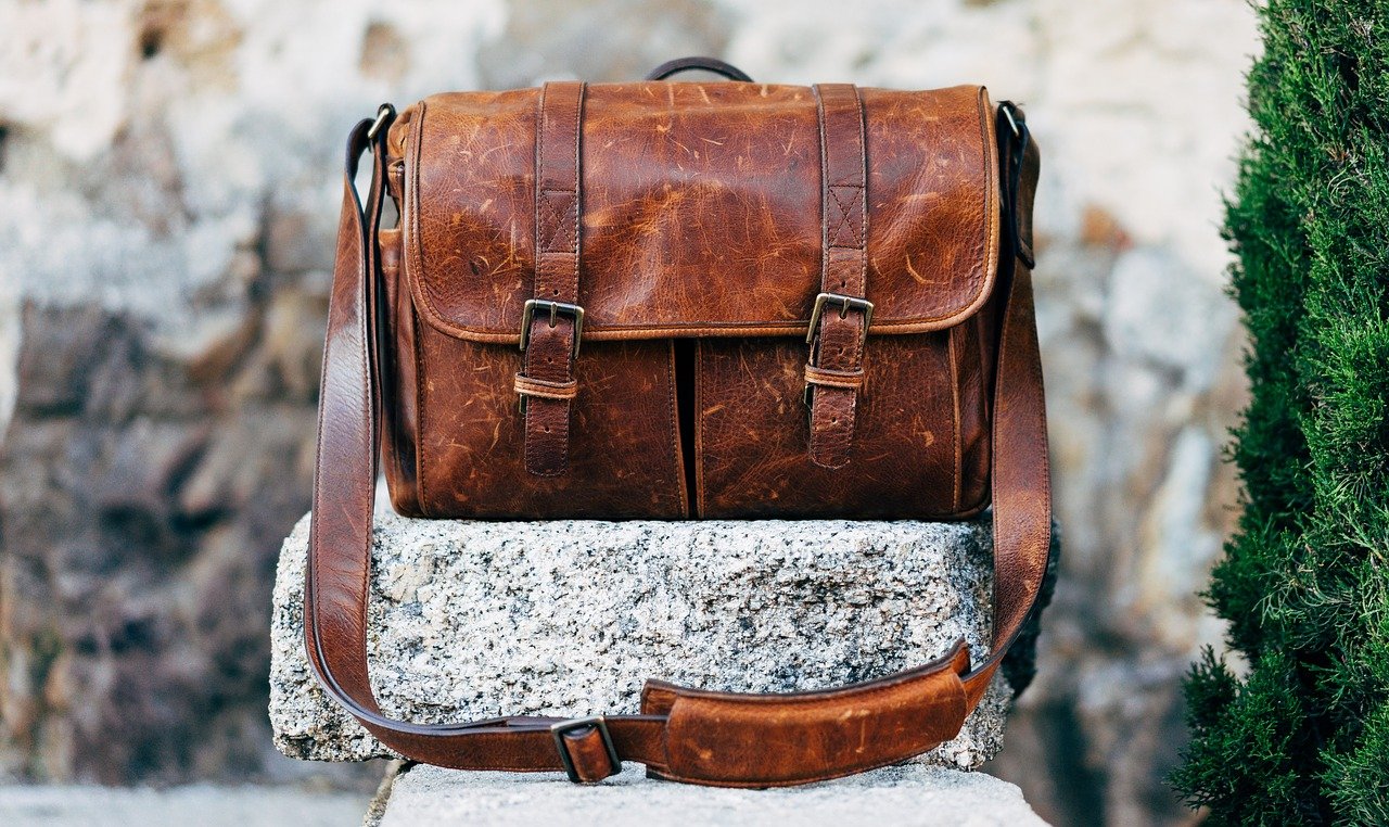 Messenger bag logo