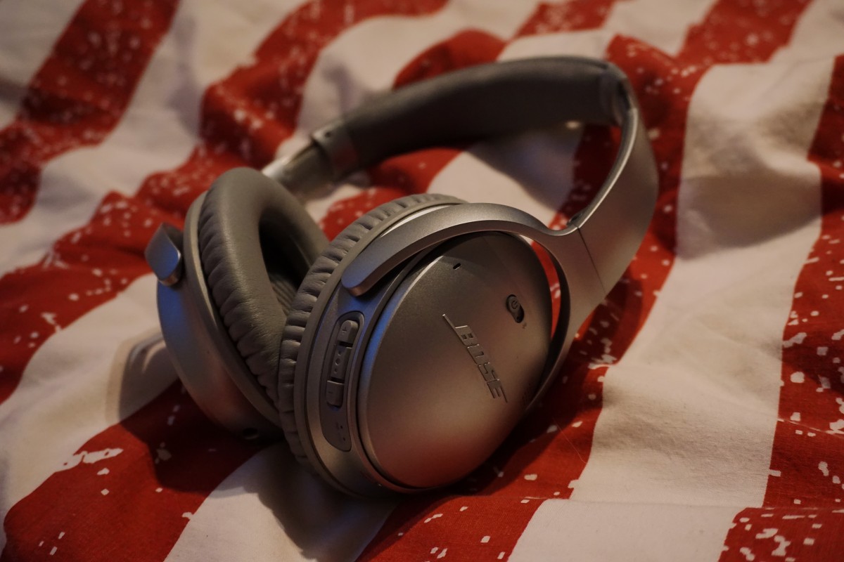 Noise-cancelling headphones