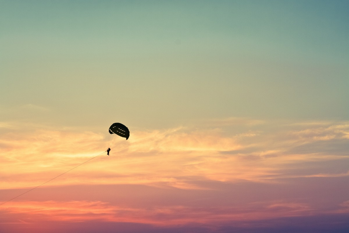 Parachuting logo