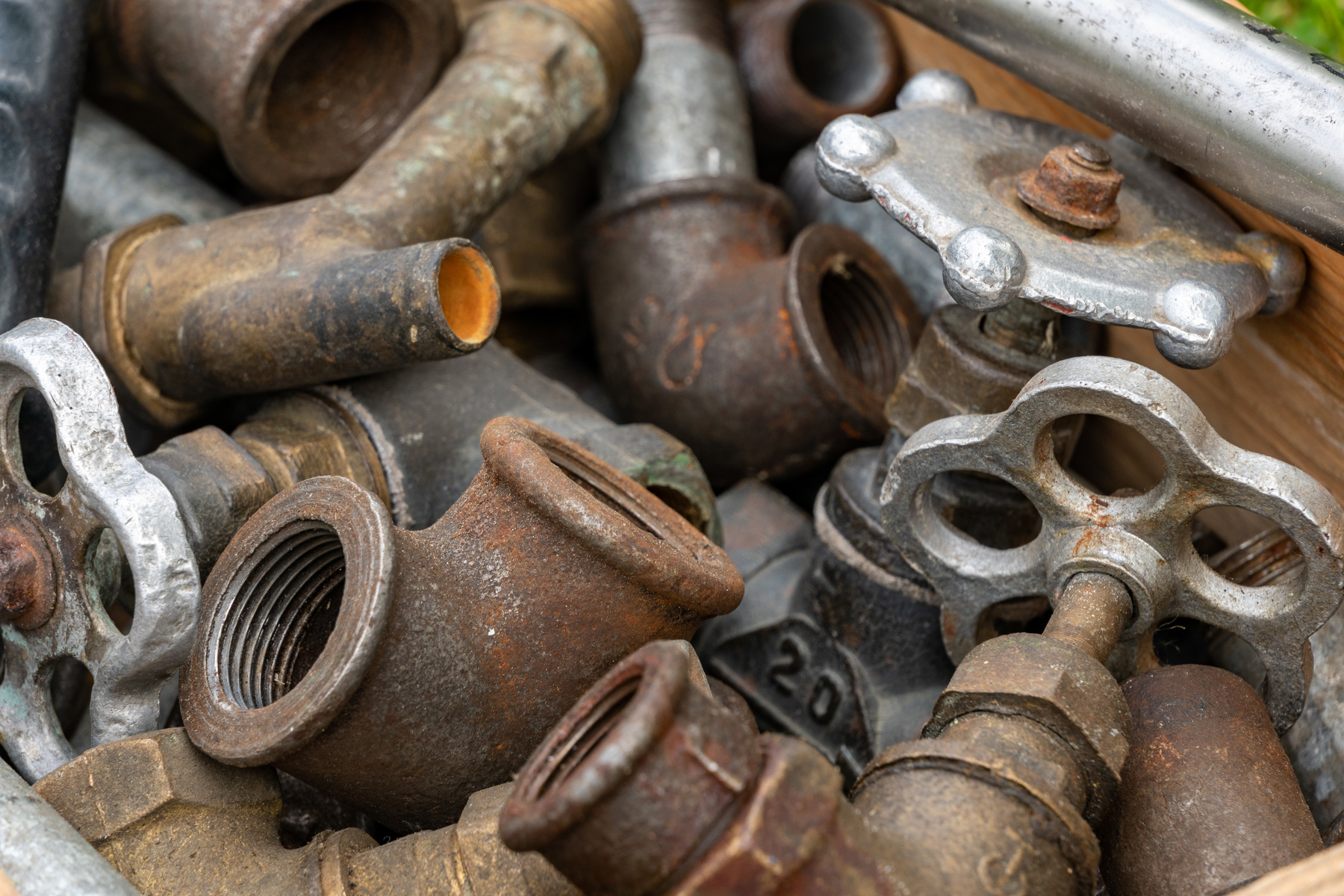 Piping and plumbing fitting logo