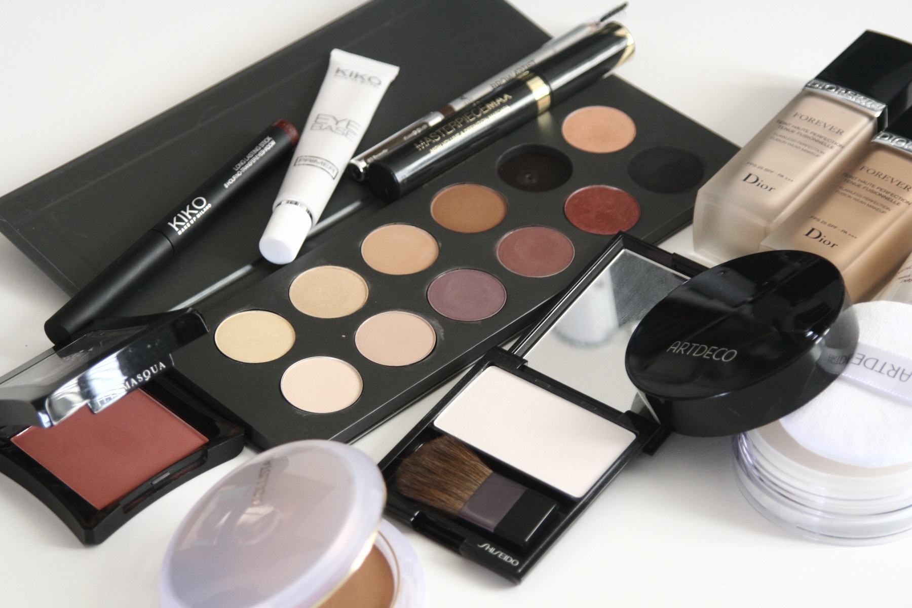 Primer (cosmetics)