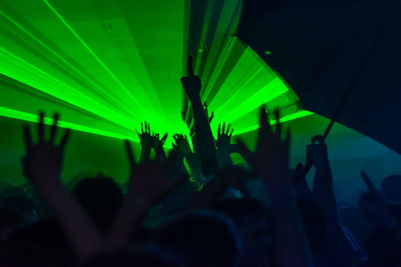 Rave logo