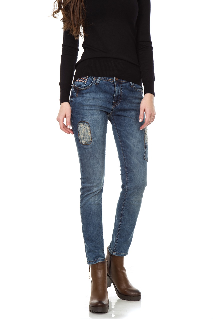 Slim-fit pants logo