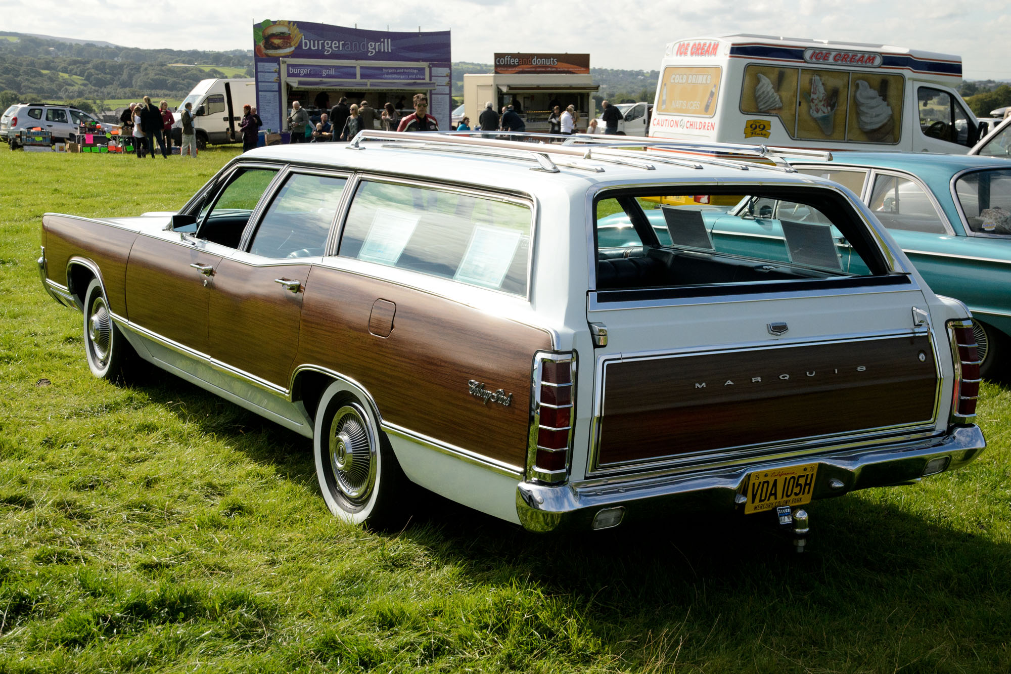 Station wagon logo