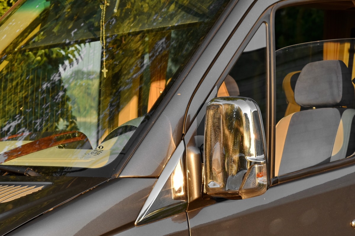 Windshield logo