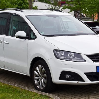 Seat Alhambra logo