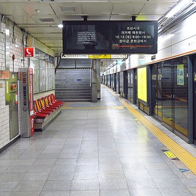 Sinsa Station