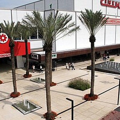 Flamboyant Shopping Center