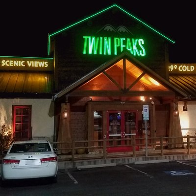 Twin Peaks (restaurant chain) logo