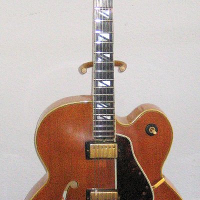 Archtop guitar
