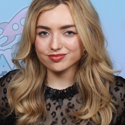 Peyton List (actress, born 1998) logo