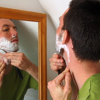 Shaving oil