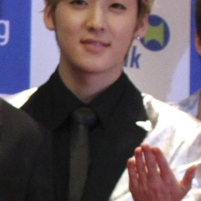 Kevin Woo logo