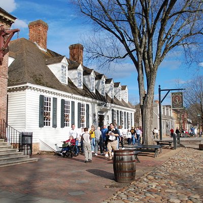 Colonial Williamsburg logo