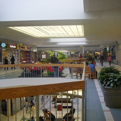 Quaker Bridge Mall