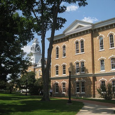 Hillsdale College logo